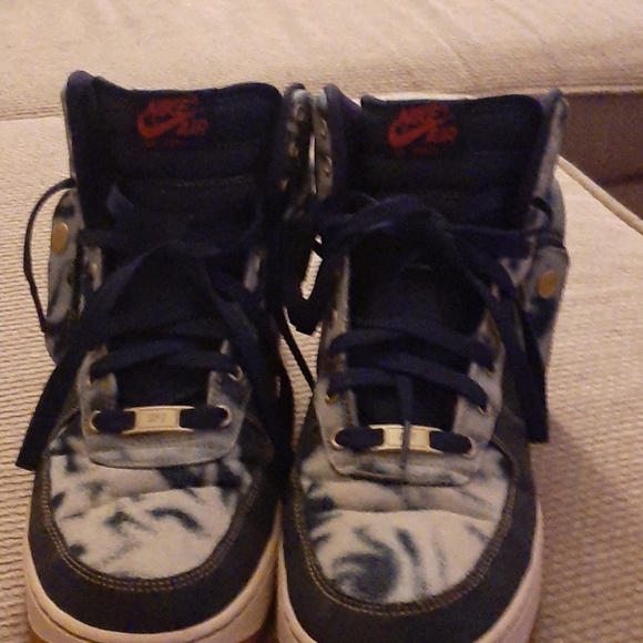 Shoes - Picture 3 of 4